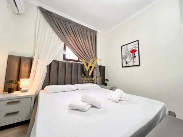 Tirane, jepet me qera apartament 3+1+Ballkon Kati 3, 95 m² 1.170 € (ISH EKSPOZITA)