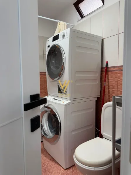 Tirane, jepet me qera apartament 3+1+Ballkon Kati 3, 95 m² 1.170 € (ISH EKSPOZITA)