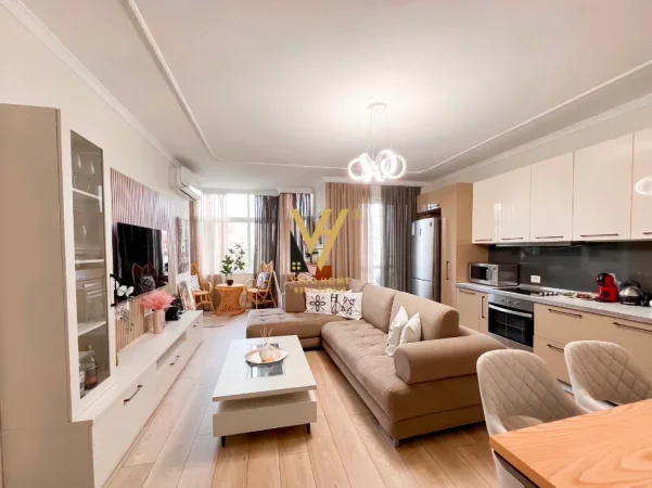 Tirane, jepet me qera apartament 3+1+Ballkon Kati 3, 95 m² 1.170 € (ISH EKSPOZITA)