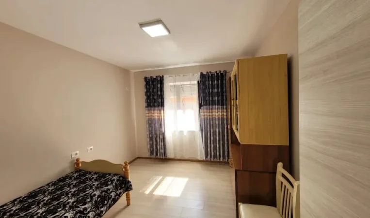 Tirane, jepet me qera apartament 2+1 Kati 2, 76 m² 650 € 