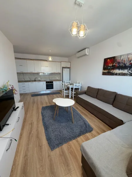 Tirane, jepet me qera 1+1 Kati 7, 65 m² 520 € 