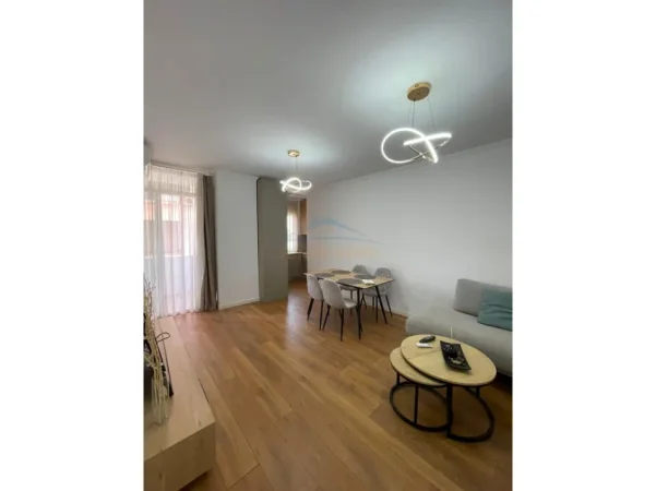 Tirane, jepet me qera apartament 2+1+2 Kati 4, 81 m² 730 € (MEDRESEJA , RRUGA E DIBRES)