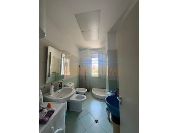 Tirane, jepet me qera apartament 2+1 Kati 2, 88 m² (Fresk)