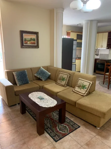 Tirane, jepet me qera apartament 1+1+Ballkon Kati 5, 76 m² 650 € (Sheshi Willson)