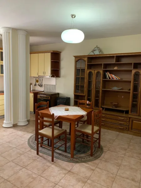 Tirane, jepet me qera apartament 1+1+Ballkon Kati 5, 76 m² 650 € (Sheshi Willson)