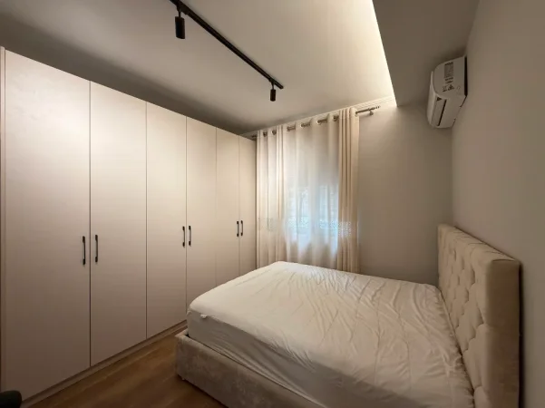 Tirane, jepet me qera apartament 2+1 Kati 1, 65 m² 600 € (Harry Fultz)