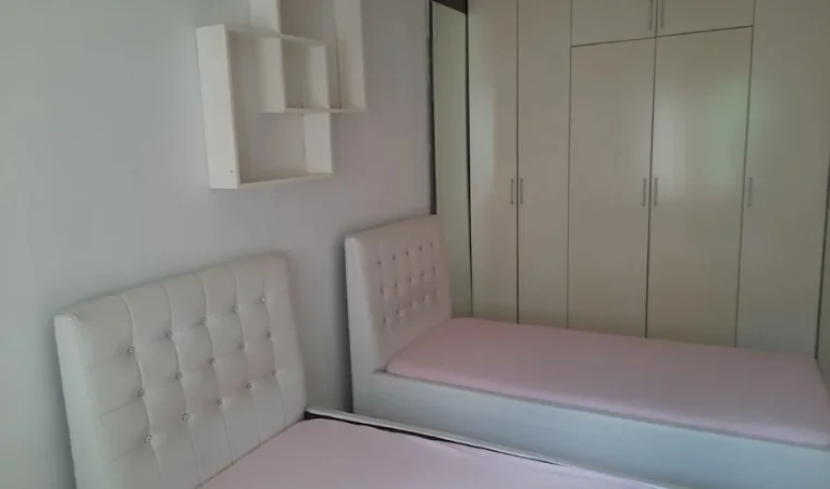Tirane, jepet me qera apartament 2+1 Kati 2, 100 m² 700 € 