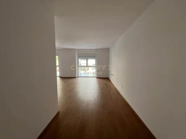 Tirane, jepet me qera zyre Kati 1, 119 m² 1.200 € (Stadiumi Air Albania)
