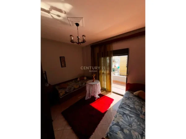 Tirane, jepet me qera apartament 2+1+Ballkon Kati 8, 136 m² 850 € (Rruga e Kavajes)