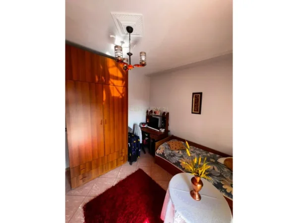 Tirane, jepet me qera apartament 2+1+Ballkon Kati 8, 136 m² 850 € (Rruga e Kavajes)