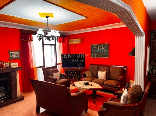 Tirane, jepet me qera apartament 2+1+Ballkon Kati 8, 136 m² 850 € (Rruga e Kavajes)