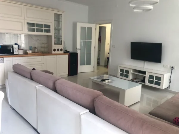 Tirane, jepet me qera apartament 2+1 Kati 4, 120 m² 600 € (Don Bosko)