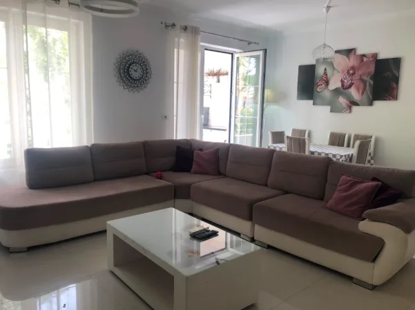 Tirane, jepet me qera apartament 2+1 Kati 4, 120 m² 600 € (Don Bosko)