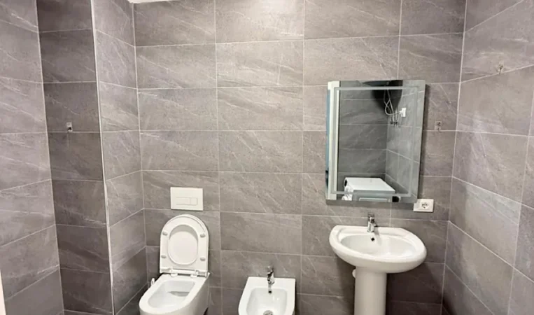 Tirane, jepet me qera apartament 1+1 Kati 9, 60 m² 450 € 