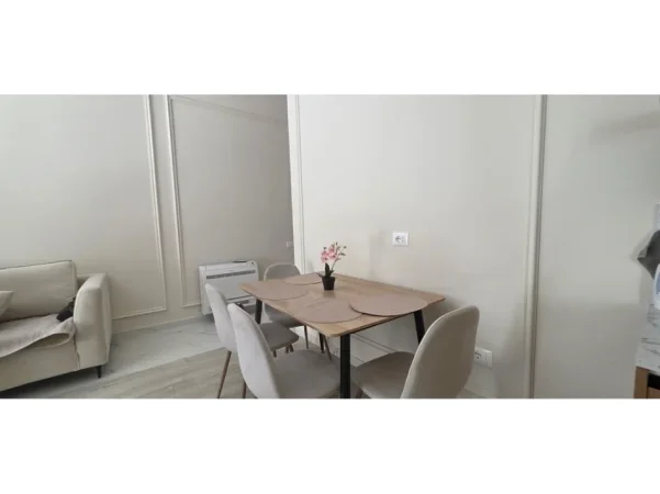 Tirane, jepet me qera apartament 2+1+Ballkon Kati 12, 80 m² 1.200 € (Sheshi Skenderbej)