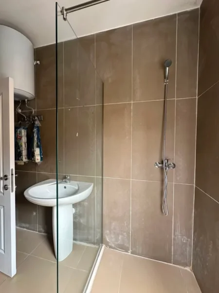 Tirane, jepet me qera 2+1+Ballkon Kati 5, 110 m² 600 € (Astir, tek bar Artisti)
