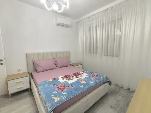 Tirane, jepet me qera apartament 1+1+Ballkon Kati 9, 77 m² 530 € (Golden Park, Yzberish)