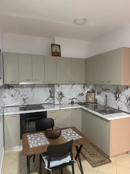 Tirane, jepet me qera apartament 1+1+Ballkon Kati 3, 60.000 € (Fillimi i Bulevardit te Ri)