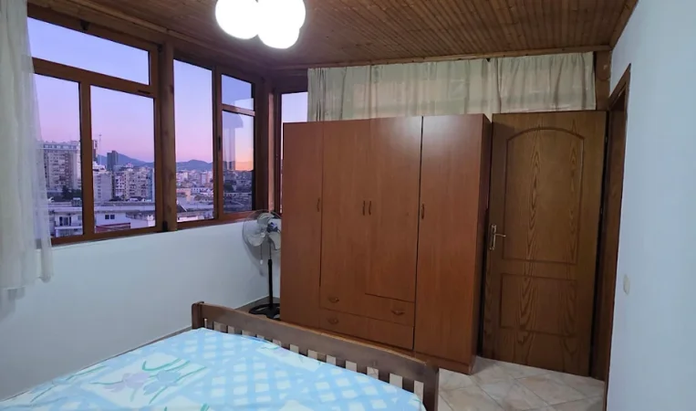 Tirane, jepet me qera apartament 1+1 Kati 10, 70 m² 400 € 