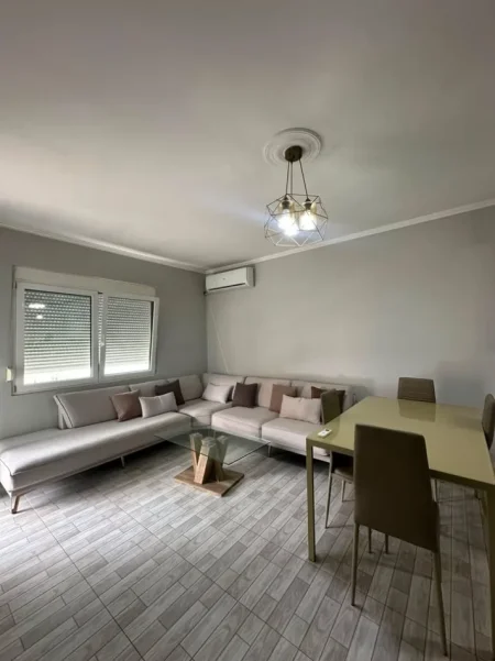 Tirane, jepet me qera apartament 2+1+Ballkon Kati 5, 110 m² 600 € (Astir, tek bar Artisti)