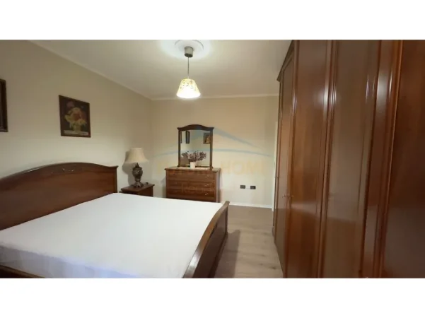 Tirane, shitet apartament 2+1+Ballkon Kati 4, 87 m² 200.000 € (FORTUZ)