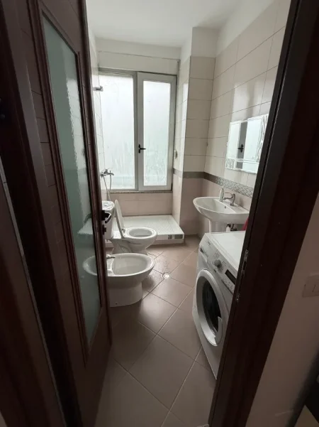 Tirane, jepet me qera apartament 1+1+Ballkon Kati 1, 72 m² 600 € (Porcelan /Rr.Xhanfize Keko)