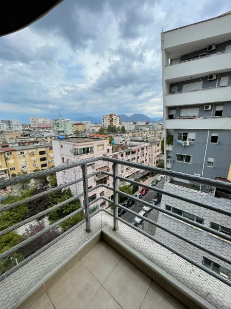 Tirane, jap me qera apartament 2+1+Ballkon Kati 6, 700 € 