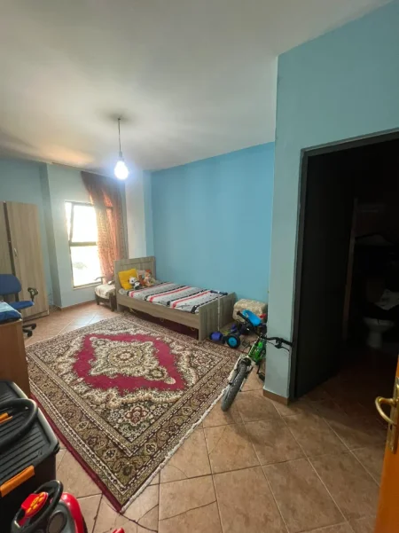 Tirane, shitet apartament 2+1 Kati 1, 89 m² 145.000 € (Rruga 5 Maj)
