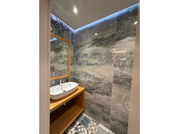 Tirane, shitet apartament 2+1 Kati 2, 106 m² 25.500.000 € (Laprake)