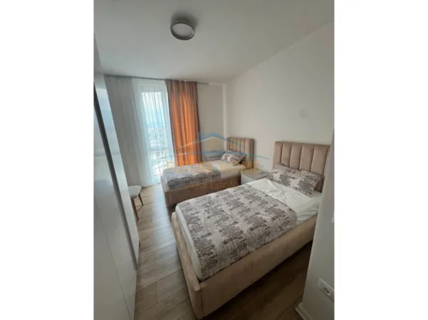 Tirane, jepet me qera apartament 2+1+Ballkon Kati 5, 87 m² 550 € (paskuqan)