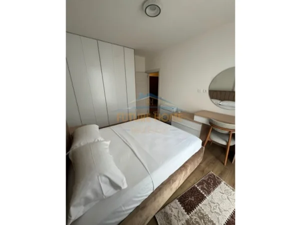 Tirane, jepet me qera apartament 2+1+Ballkon Kati 5, 87 m² 550 € (paskuqan)