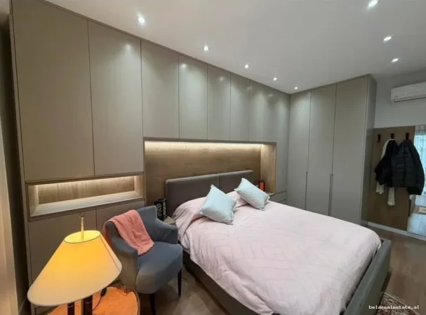 Tirane, jepet me qera apartament 1+1 , 52 m² 735 euro