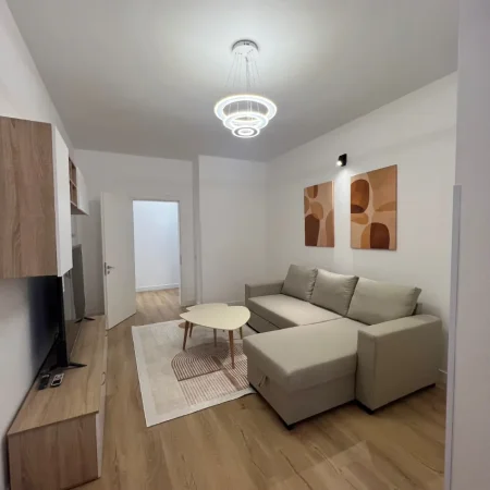 Tirane, jepet me qera apartament 1+1 Kati 5, 85 m² 650 € (Rruga e Kavajes,prane Mullirit)