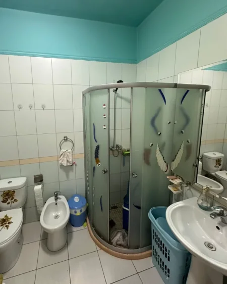 Tirane, shitet apartament 3+1 , 98 m² 150.000 € 