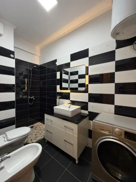 Tirane, shitet apartament 1+1+Ballkon Kati 2, 60 m² (Rr e kavsjes)