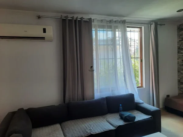 Tirane, jepet me qera apartament 2+1 Kati 2, 100 m² 700 € (VASIL SHANTO)