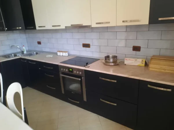 Tirane, jepet me qera apartament 2+1 Kati 2, 100 m² 700 € (VASIL SHANTO)