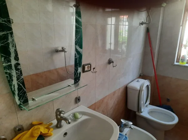Tirane, jepet me qera apartament 2+1 Kati 2, 100 m² 700 € (VASIL SHANTO)