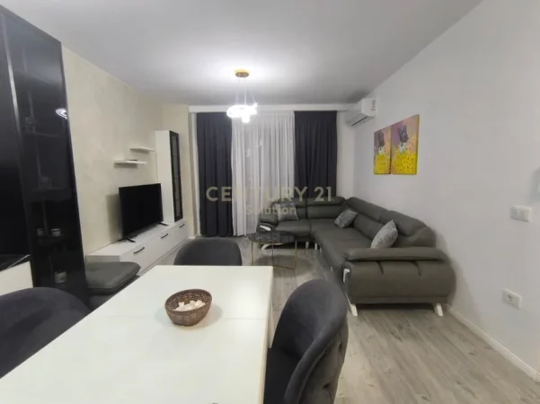 Tirane, jepet me qera apartament 1+1 Kati 9, 65 m² 530 € (golden park)