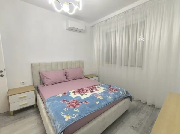 Tirane, jepet me qera apartament 1+1 Kati 9, 65 m² 530 € (golden park)