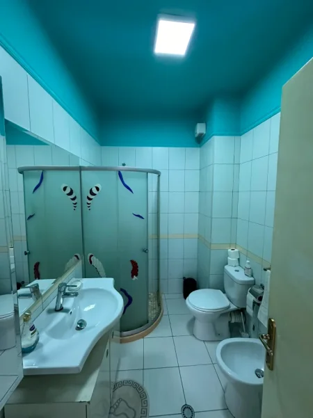 Tirane, shitet apartament 3+1+Aneks+Ballkon Kati 3, 98 m² 150.000 € (Yzberisht)