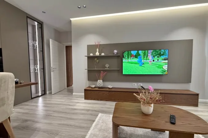 Tirane, jepet me qera apartament 1+1 Kati 4, 75 m² 700 € (LAPRAKE)