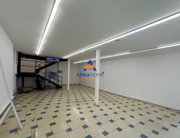 Tirane, jepet me qera ambjent biznesi Kati 0, 135 m² 1.609 € 
