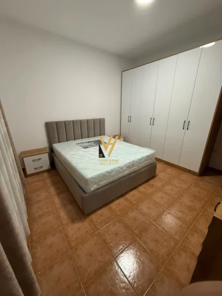 Tirane, jepet me qera apartament 1+1 Kati 1, 80 m² 520 € (5 MAJI)