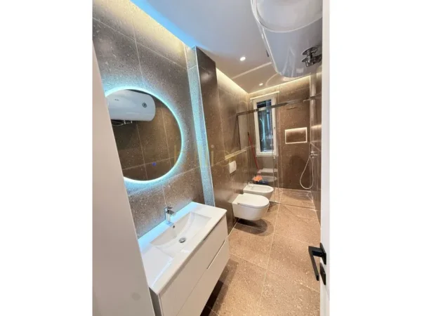 Tirane, shitet 2+1 , 79 m² (Materniteti i ri)
