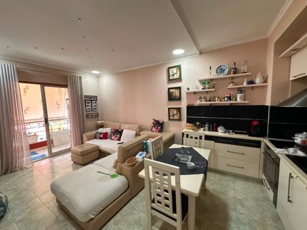 Tirane, shitet apartament 3+1+Ballkon Kati 3, 98 m² 150.000 € (Yzberisht)