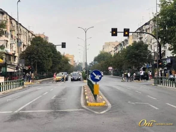 Tirane, jepet me qera dyqan Kati 0, 43 m² 1.500 € (VASIL SHANTO)