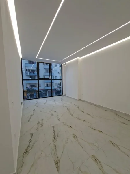 Tirane, jepet me qera zyre Kati 1, 72 m² 700 € (ASTIR)