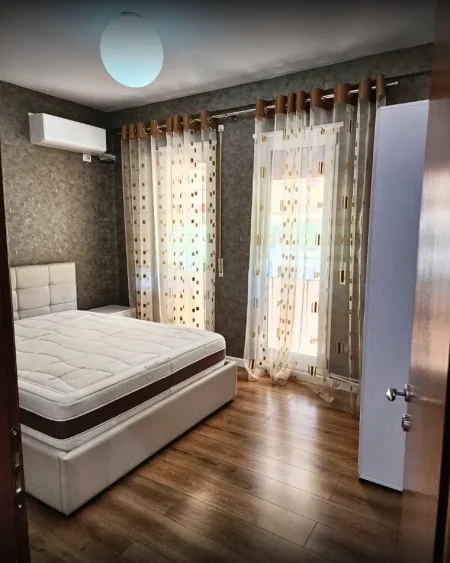 Tirane, jepet me qera apartament 2+1+Ballkon Kati 2, 100 m² 1.500 € 