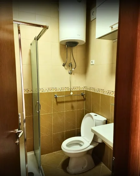 Tirane, jepet me qera apartament 2+1+Ballkon Kati 2, 100 m² 1.500 € 